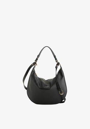 Sac à main en cuir noir en forme de croissant avec une bandoulière réglable et des détails de boucle dorée, avec un compartiment principal zippé.