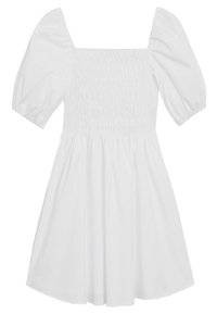 Robe blanche mi-longue aux genoux avec manches bouffantes aux coudes, encolure carrée et corsage froncé smocké.