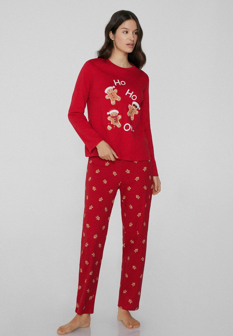 Camiseta pijama de manga larga roja con gráficos de hombre de jengibre y pantalones a juego con un patrón de hombre de jengibre. Tela suave, ajuste relajado.