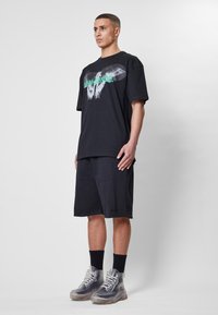 9N1M SENSE ESSENTIAL - Treningo apatinė dalis - black