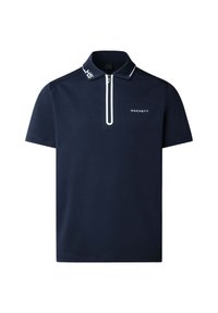 Mornarska polo majica od glatkog materijala, s polu-zip prednjim dijelom, bijelim obrubom i logom "HACKETT" na lijevoj strani prsiju. Kratki rukavi.