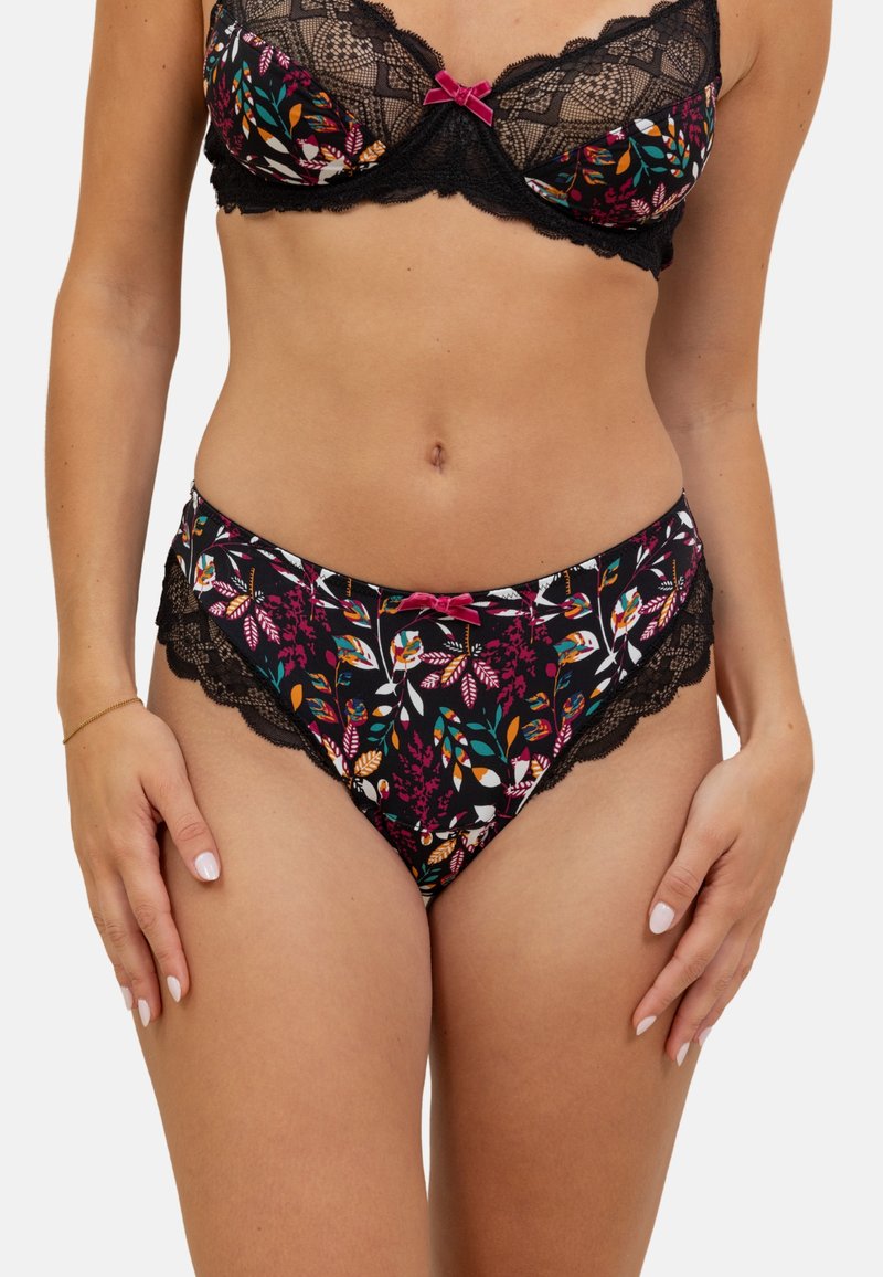 Culotte en dentelle noire et en tissu avec un motif floral dans les tons de rose, vert et orange. Dotée de bords festonnés et d'un petit nœud rose en accent.