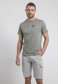 Ritchie Jeans COL ROND NAPAMIEL - T-shirt imprimé - kaki