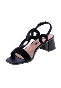 Sandalo con tacco blocco nero, caratterizzato da cinturini intrecciati, punta quadrata e cinturino alla caviglia regolabile; soletta liscia con dettaglio del logo.