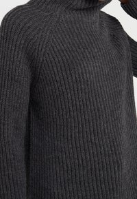 DRYKORN Sweter