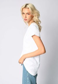 Mira Paris BRUTAL BACK VINTAGE ROLL UP - T-shirt print - white