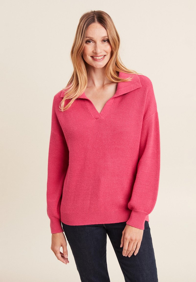 Roze geribbelde gebreide trui met een V-hals en een oversized kraag, met lange mouwen en een relaxte pasvorm. Gekocht met donkere spijkerbroeken.