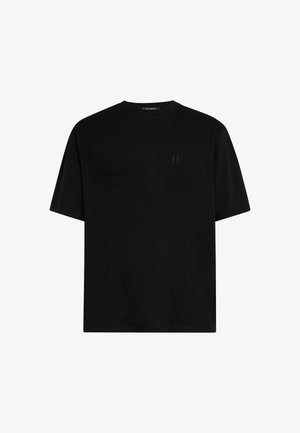 Schwarzes T-Shirt mit kurzen Ärmeln aus Baumwolle, mit Rundhalsausschnitt und einem kleinen, geprägten Logo auf der linken Brustseite.