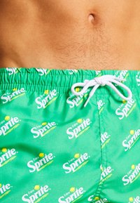 Mister Tee SPRITE - Fürdőnadrág - green