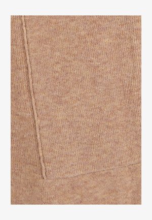 Tejido de punto en un cálido color melocotón pastel con una superficie texturizada y un bolsillo de parche visible. Costuras detalladas a lo largo de los bordes.