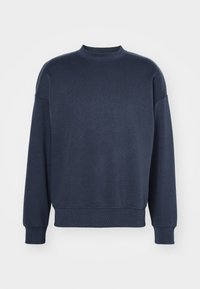 Felpa blu navy realizzata in tessuto morbido, con collo a giro alto, spalle scese, polsini a costine e orlo dritto.