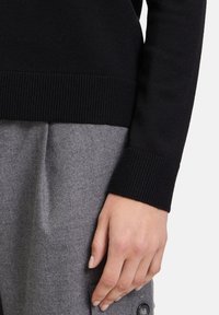 Betty Barclay BASIC-MIT RUNDHALSAUSSCHNITT - Pulóver - schwarz