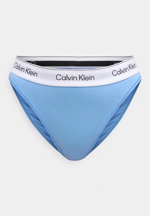 Mėlyni medvilniniai trumpikės su baltu juosmeniu, ant kurio juodu užrašas „Calvin Klein“. Lygi tekstūra, klasikinio kirpimo ir minimalistinio dizaino.