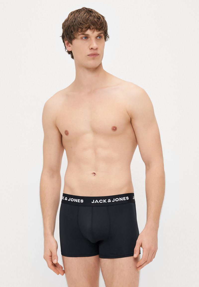 Sorte boxer briefs laget av glatt stoff med en komfortabel midjebånd som har merkevarenavnet "JACK & JONES" i hvit skrift.