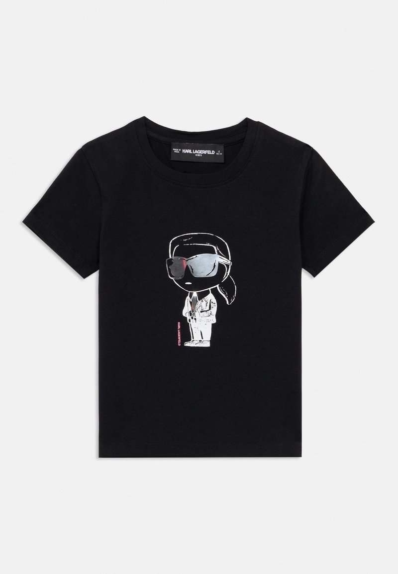 Tricou negru din bumbac cu o grafică în stil desen animat a unei figuri cu ochelari de soare și costum, cu text roz "Karl Lagerfeld" dedesubt.