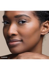 Bobbi Brown MINI SKIN LONG-WEAR WEIGHTLESS FOUNDATION - Foundation - almond