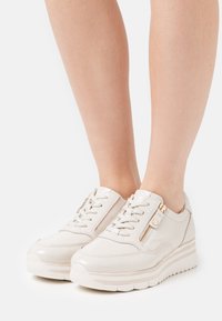 Tamaris LACE UP - Sneaker low - ivory