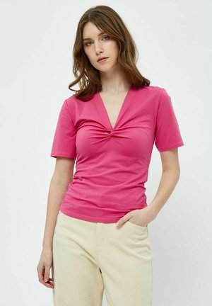 Fitted pink T-shirt with a V-neck and gathered detail at the chest. Short sleeves and smooth cotton material. Pairing with light-colored pants.