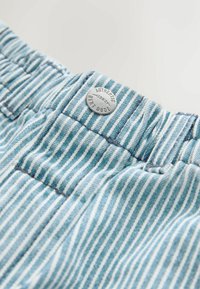 Neselectat, navy white