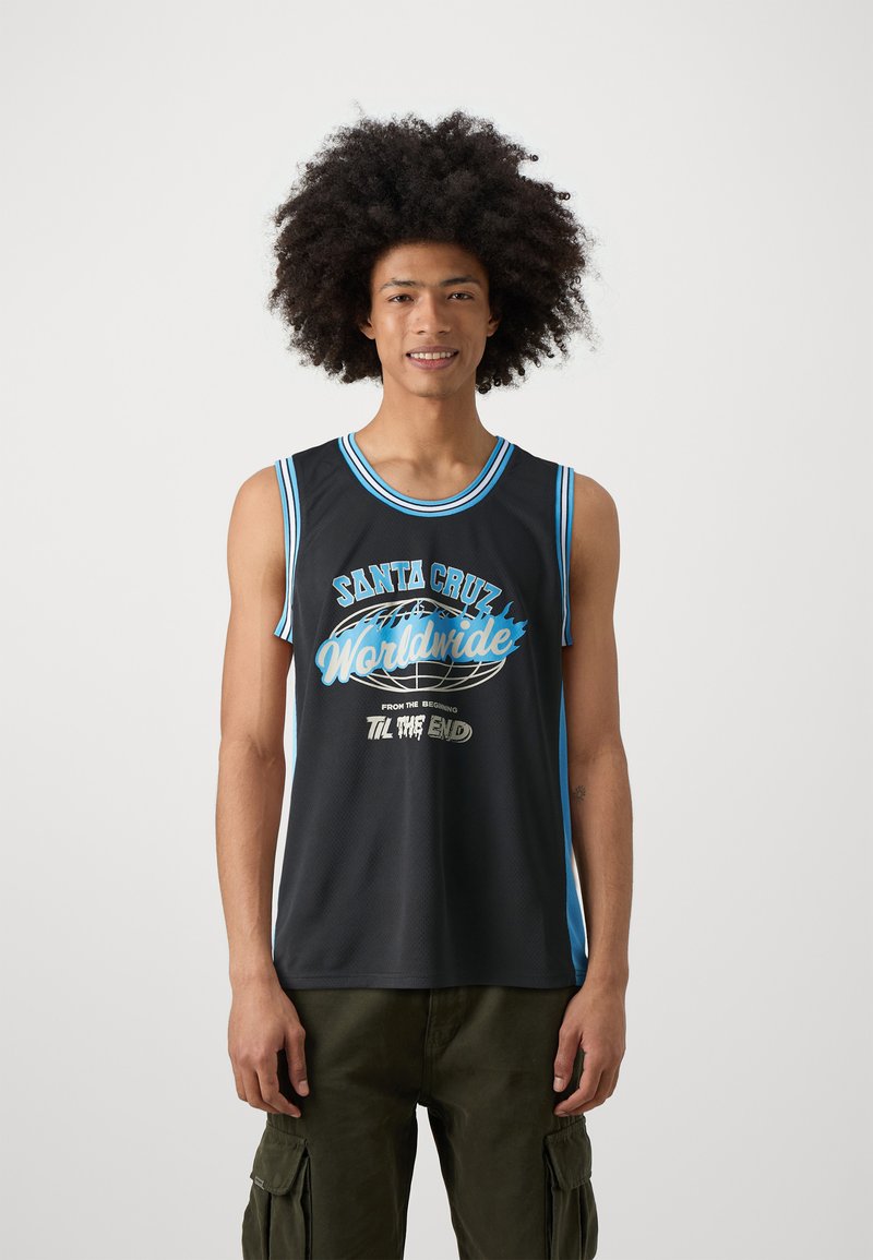Camiseta de baloncesto de malla negra con acentos en azul claro, que presenta el texto gráfico "SANTA CRUZ Worldwide" y un diseño de globo. Corte sin mangas.