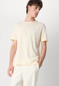 HUGO DERO - T-shirts basic - light beige