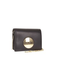 Borsa a tracolla in pelle nera con dettagli in metallo dorato a forma di cerchio che presenta il logo "LOVE MOSCHINO". Inclusa tracolla a catena. Texture liscia.