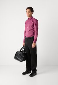 BOSS HANK KENT - Ing - dark pink
