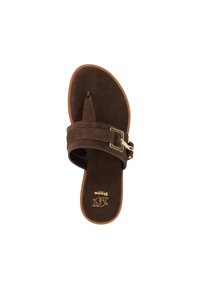 Sandale en cuir suédé marron avec une large sangle comprenant une boucle dorée. Semelle intérieure texturée et semelle extérieure lisse, conçue pour le confort.