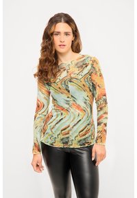 Langärmliges Oberteil aus einem transparenten, marmorierten Stoff mit grünen, orangefarbenen und gelben Wirbeln. Figurbetontes Design mit rundem Halsauschnitt.