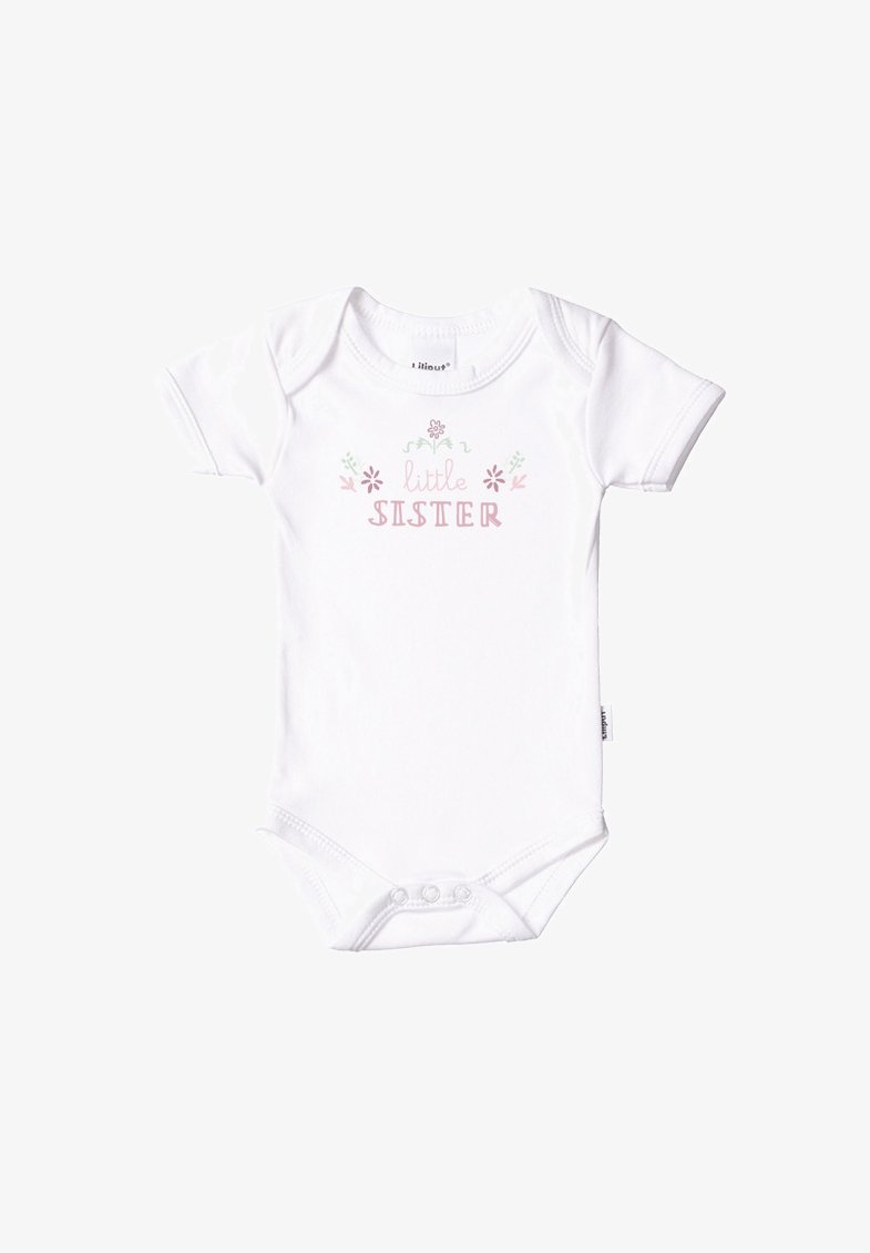 Weißer Baumwoll-Baby-Body mit kurzen Ärmeln, versehen mit dem Text "kleine Schwester" in rosa und grünen Blumenakzenten. Druckknopfverschluss am Boden.