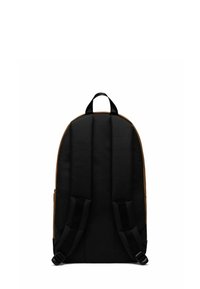 Sac à dos en tissu noir avec dos rembourré, accents marron, bretelles réglables et poignée supérieure. Forme simple et arrondie.