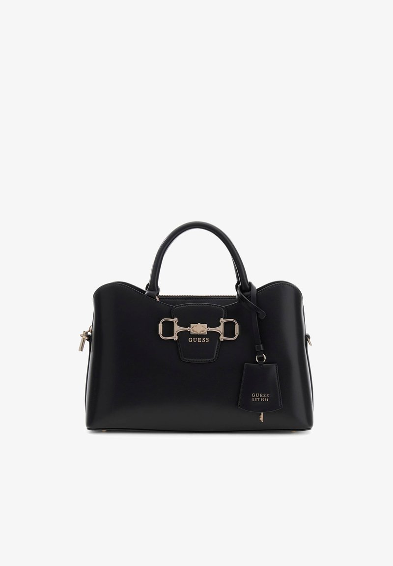 Sac à main noir structuré avec anses supérieures, détail de boucle dorée et étiquette de marque Guess pendante, présenté sur un fond blanc.
