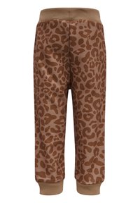 Bruine joggings met een luipaardprint, met een zachte textuur, elastische tailleband en taps toelopende boorden, met variërende groottes van donkere bruine vlekken.