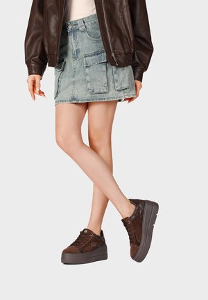 Queen Helena, X35-11 - Sneakers basse - marrone