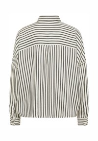 Camisa abotonada con rayas verticales en blanco y negro, cuello con solapa y corte holgado con mangas remangadas y detalle de canesú en la parte trasera.