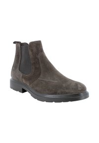 Stivale Chelsea da uomo in suede marrone scuro con pannello elastico laterale nero e suola in gomma nera, inclinato per mostrare il lato esterno e la parte anteriore.