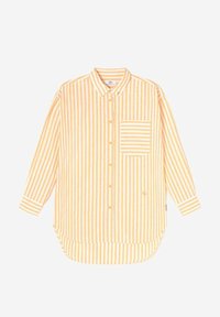 Chemise à manches longues avec des rayures verticales jaunes et blanches et une poche poitrine présentant des rayures horizontales sur fond blanc.