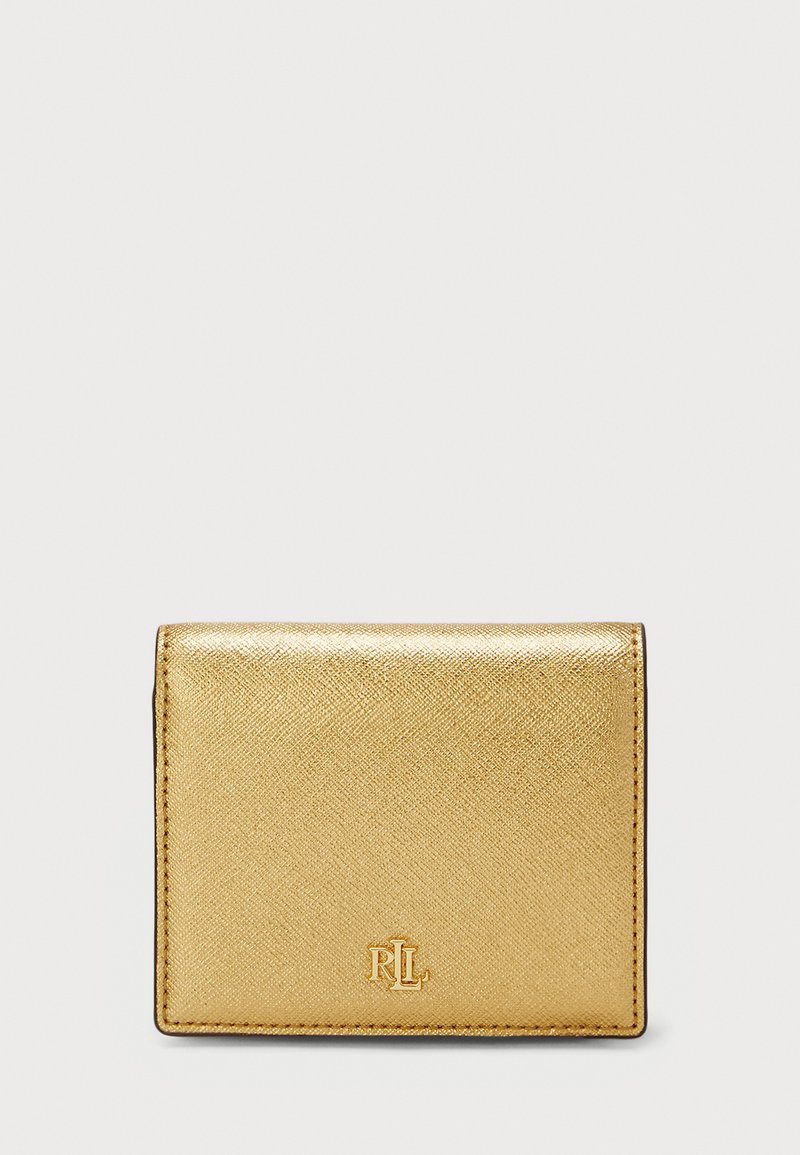 Portafoglio in pelle dorata con finitura texturizzata, caratterizzato da una forma rettangolare elegante e logo in rilievo sulla parte anteriore.