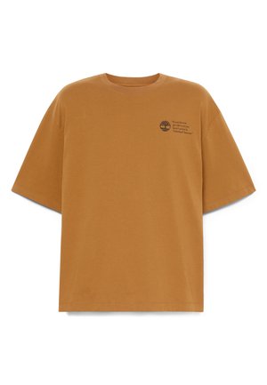 Brązowy krótki rękaw T-shirt z małym logo Timberland i napisem na lewej piersi: "Jeśli twoje stopy kiedykolwiek zmarzną lub zmokną, to znaczy, że nie miałeś na sobie obuwia Timberland."