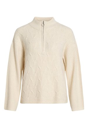 Kremfarget strikke-pullover med høy krage og halv glidelås; har et strukturert kabelmønster og ribbestrikkede mansjetter og kant.