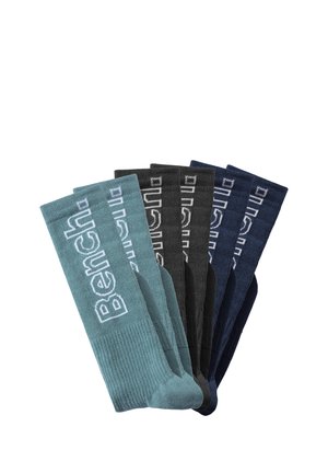 Drei Paar Bench Marken-Crewsocken in Türkis, Schwarz und Marineblau, fächerförmig auf weißem Hintergrund angeordnet.