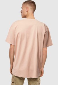 Merchcode LOVE YOURSELF FIRST HEAVY OVERSIZED  - T-shirts print - amber
