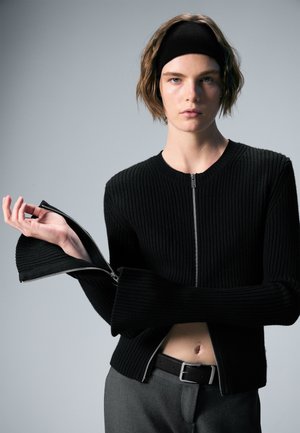 FITTED ZIP - Strickjacke - black
