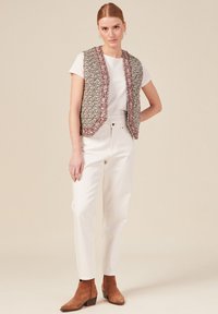 BONOBO Jeans MIT KURZEN ÄRMELN - T-shirt print - creme