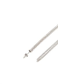 Orecchino a cuffia con strass che presenta due file di cristalli trasparenti incastonati in una base in metallo color argento. La chiusura è di tipo a perno per una vestibilità sicura.