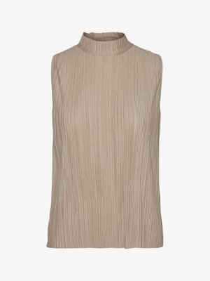 Top sans manches beige avec un col haut et une texture côtelée. Présente une coupe droite et des plis subtils pour plus de détails.