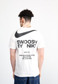 Nike Sportswear TEE BIG - Print T-shirt - white