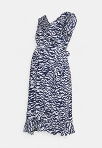 Vestido de maternidade em azul-marinho com padrão abstrato branco. Apresenta mangas com babados e um laço na cintura, com um acabamento em linha largura.