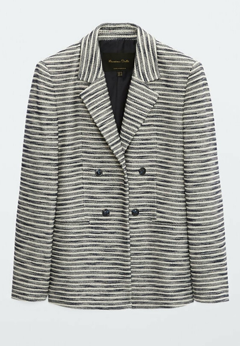 Dubbelt knäppt kavaj med svart och vit horisontell rand, slagkrage, fyra knappar och två framfickor.