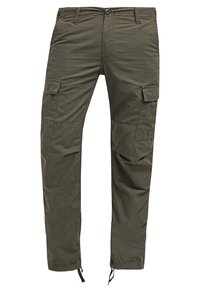 Olivenfarbene Cargo-Hosen aus leichtem Material, mit mehreren Taschen an den Seiten und verstellbaren Kordeln an den Knöcheln.